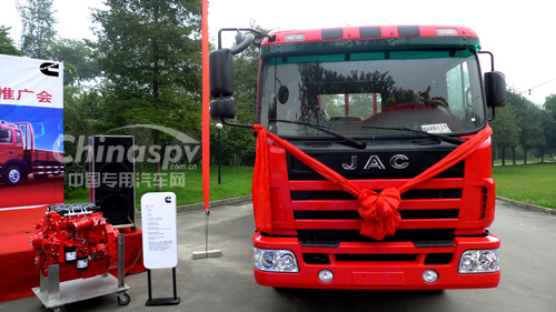 搭載康明斯ISF3.8國III排放發(fā)動機的江淮威鈴輕卡