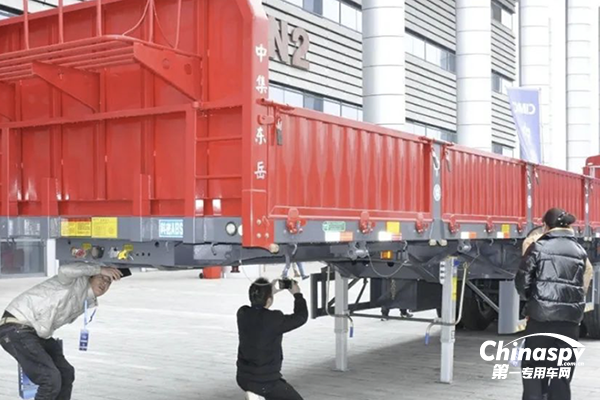 中集東岳產(chǎn)品亮相2023年第十八屆中國(guó)梁山專用車(chē)博覽會(huì)