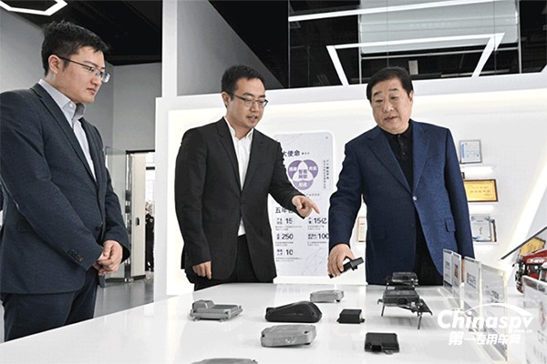 譚旭光：科技不能用資本包裝，青年科學(xué)家要清楚財(cái)富不是從天上掉下來的！