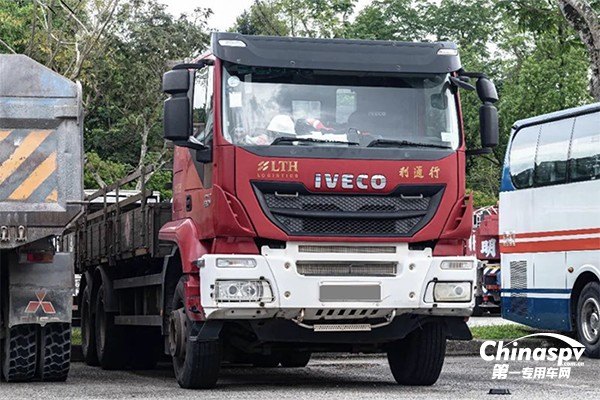 依維柯工程特種車型 新加坡實(shí)拍依維柯Trakker危險(xiǎn)品運(yùn)輸車