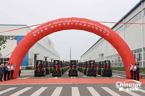 百臺(tái)齊發(fā)！徐工鯤鵬電動(dòng)叉車(chē)啟航海外