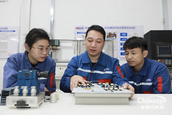 玉柴全國人大代表李海樺為內(nèi)燃機(jī)產(chǎn)業(yè)高質(zhì)量發(fā)展建言獻(xiàn)策