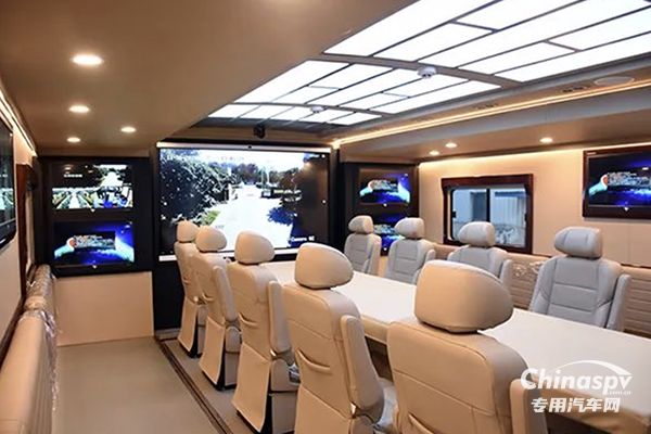 森源鴻馬通信指揮車：應(yīng)急救援的 “智慧大腦” 與 “移動(dòng)堡壘”