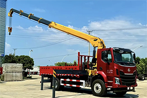 乘龍M3隨車吊榮獲專用車市場創(chuàng)富車型大獎——第八屆中國卡車客戶運(yùn)營調(diào)查頒獎盛典