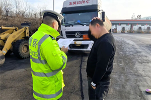 山西一危化品車強(qiáng)“闖禁行”被查處