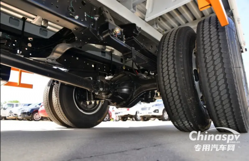 可載6人 翼放工程車以硬核實(shí)力助力電力搶修任務(wù)高效完成