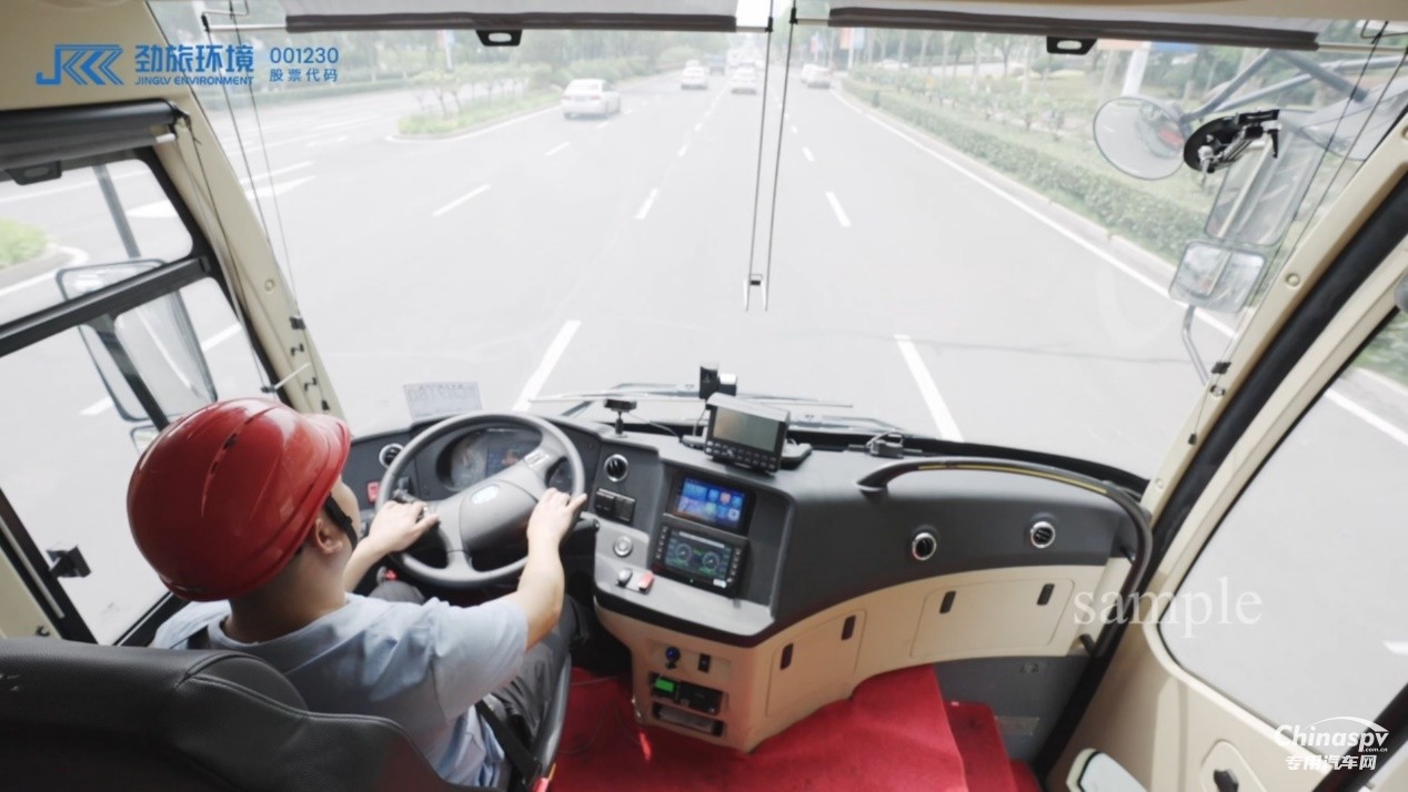 引領(lǐng)行業(yè)新風(fēng)潮，勁旅環(huán)境把洗掃車造成了大巴