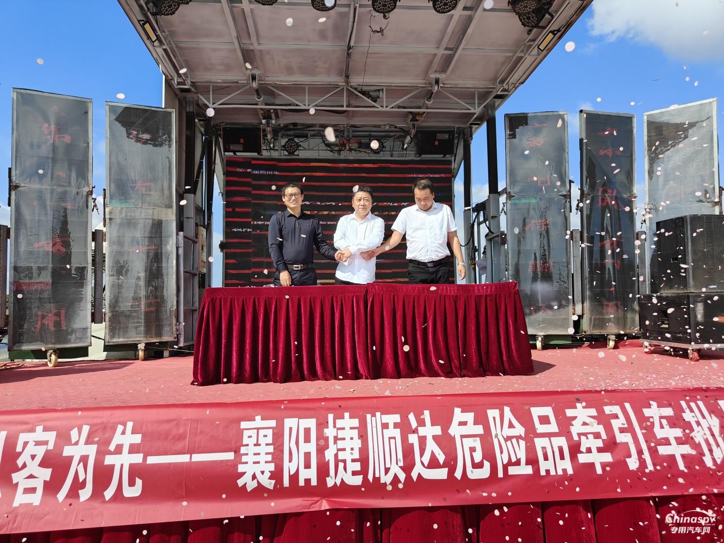 東風(fēng)龍擎3.0危化車(chē)批量交付，打造襄陽(yáng)運(yùn)輸安全標(biāo)桿