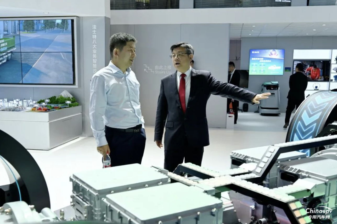 法士特董事長馬旭耀在上海車展會見國內(nèi)外客商