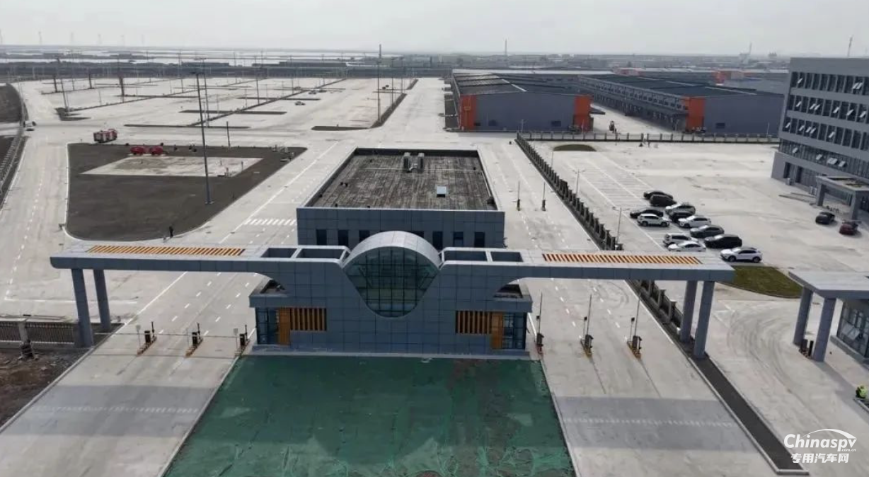 天津南港工業(yè)區(qū)危化品運(yùn)輸車輛專屬“休息區(qū)”試運(yùn)營