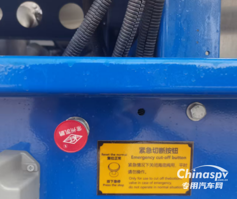 槽罐車是危險化學品專用物流運輸工具,根據HSE體系管理要求,承運人應落實好車輛出車前的安全檢查職責,以確保裝卸貨及配送環(huán)節(jié)安全風險可控。對于槽罐車的日常安全檢查,我們應該關注以下要點: