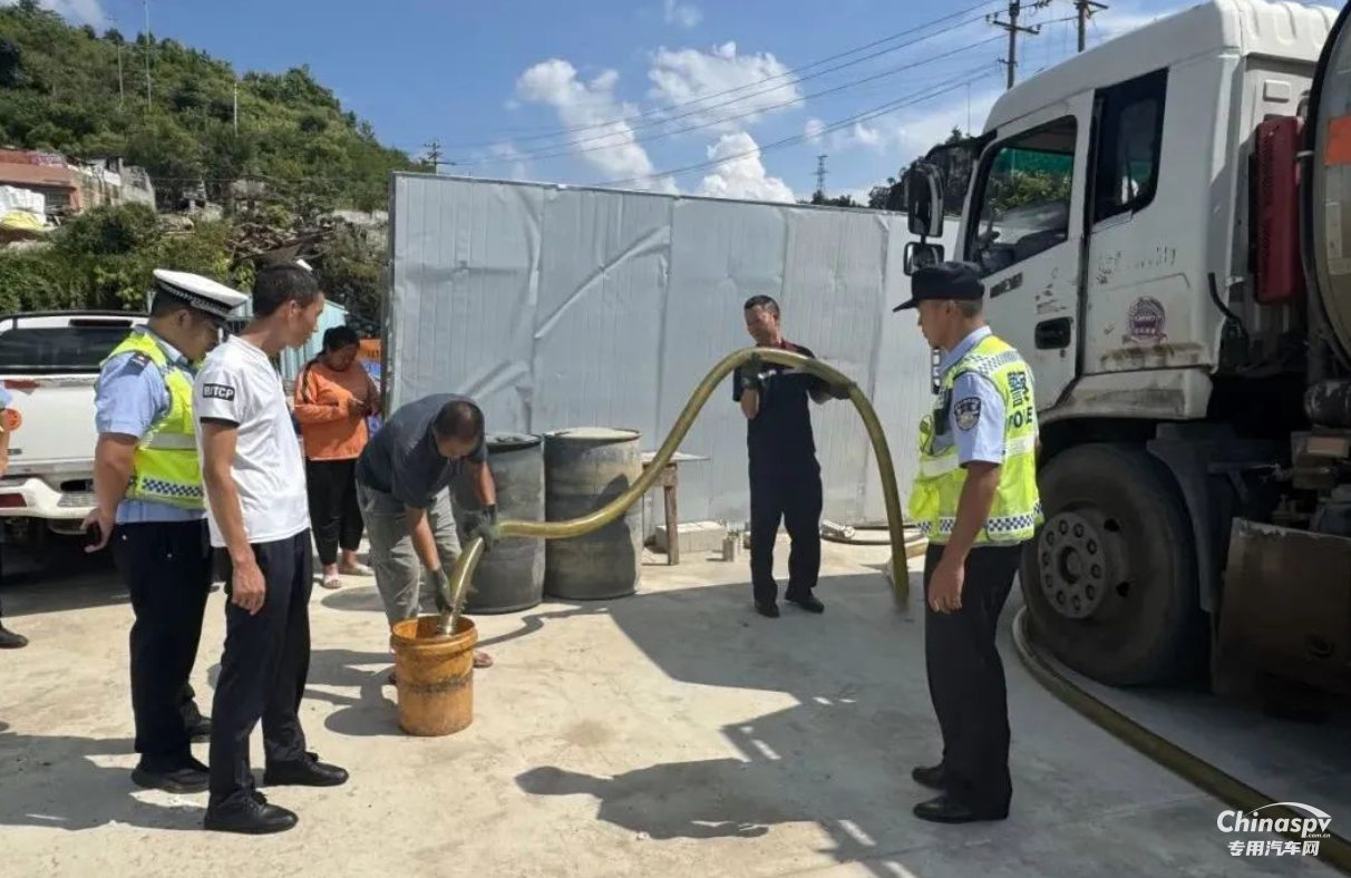 油罐車違規(guī)卸油被查扣10噸柴油！
