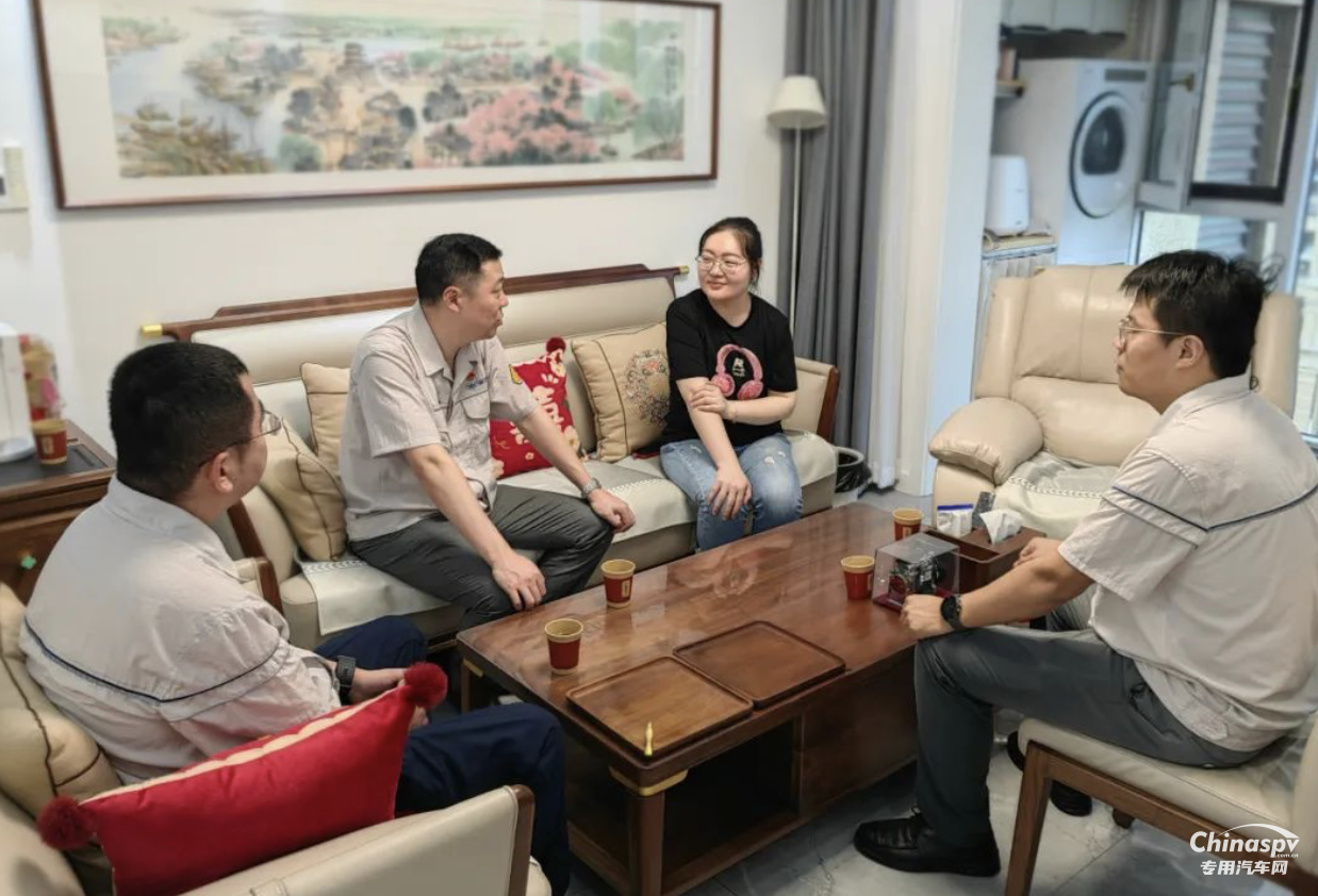 情系海外將士 慰問溫暖后方 解放動(dòng)力領(lǐng)導(dǎo)走訪慰問功勛員工家屬