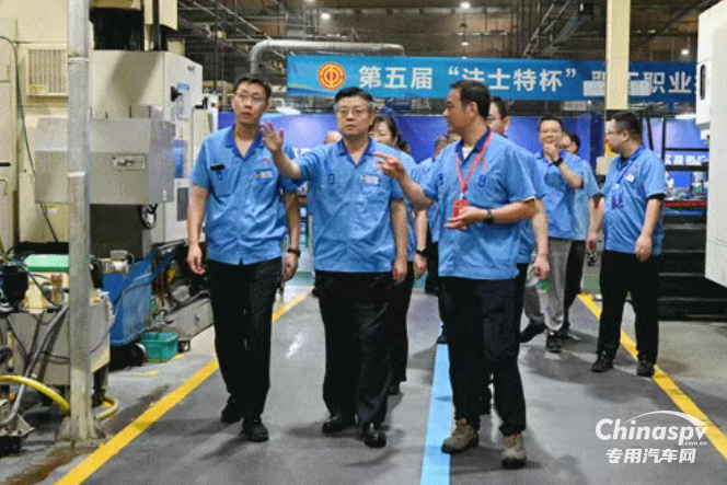 馬旭耀董事長深入“法士特杯”職工職業(yè)技能競賽現場指導工作