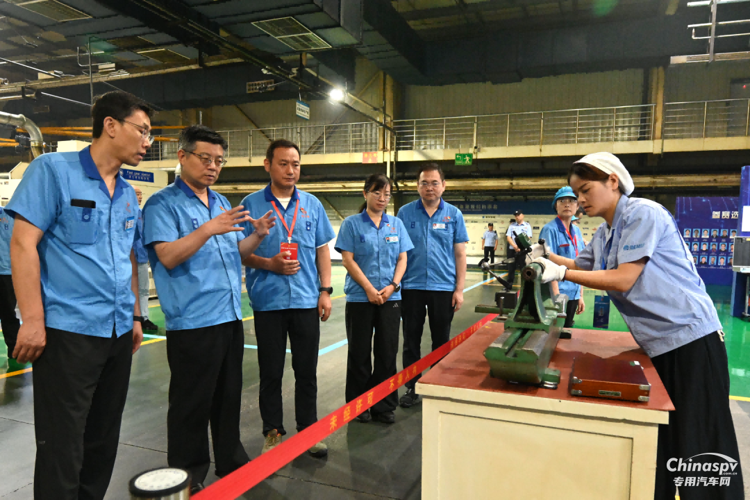 馬旭耀董事長深入“法士特杯”職工職業(yè)技能競賽現場指導工作