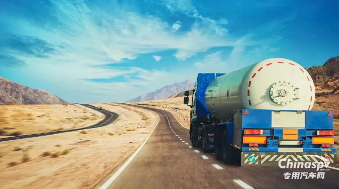 油罐車：多功能液體物質(zhì)儲(chǔ)存與運(yùn)輸工具