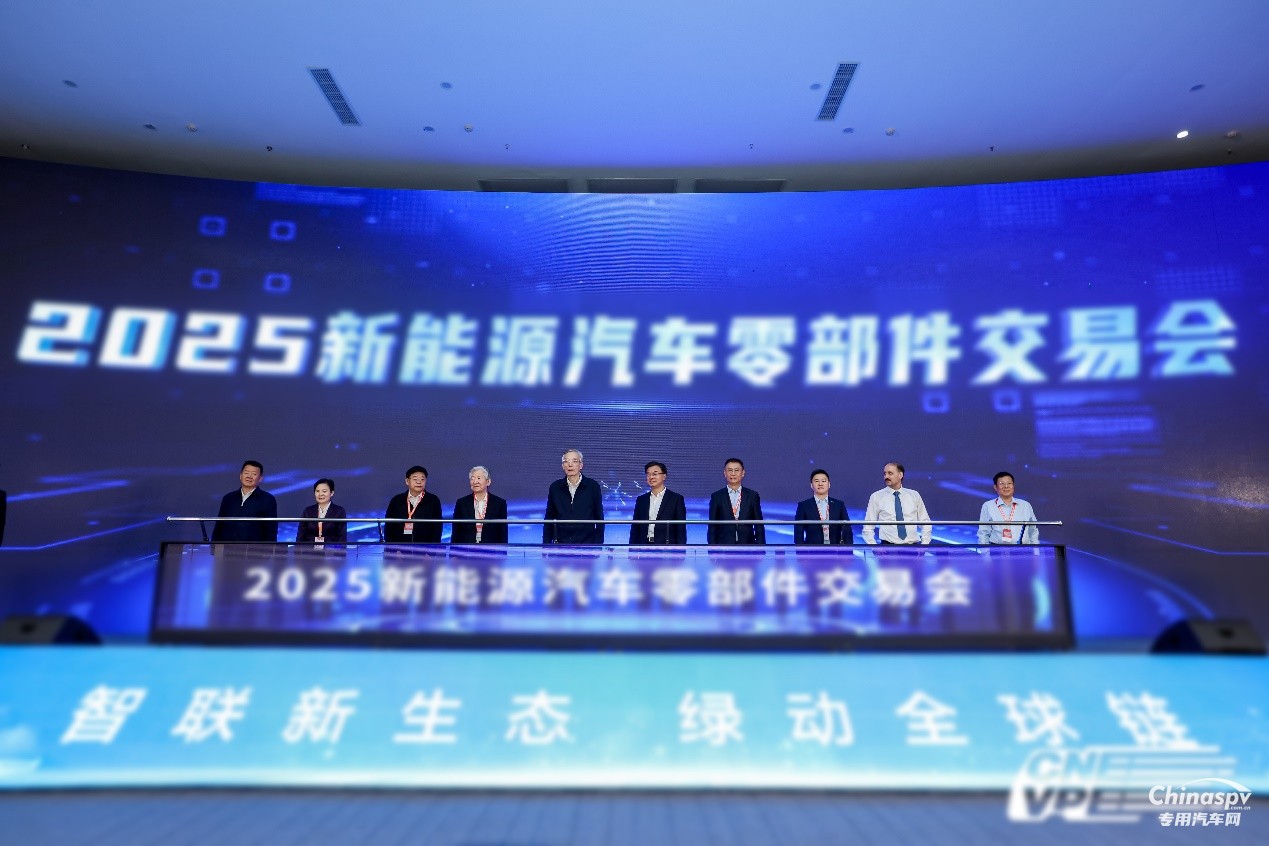 共繪產(chǎn)業(yè)新藍(lán)圖!東風(fēng)商用車再度亮相十堰新能源汽車零部件交易會(huì)