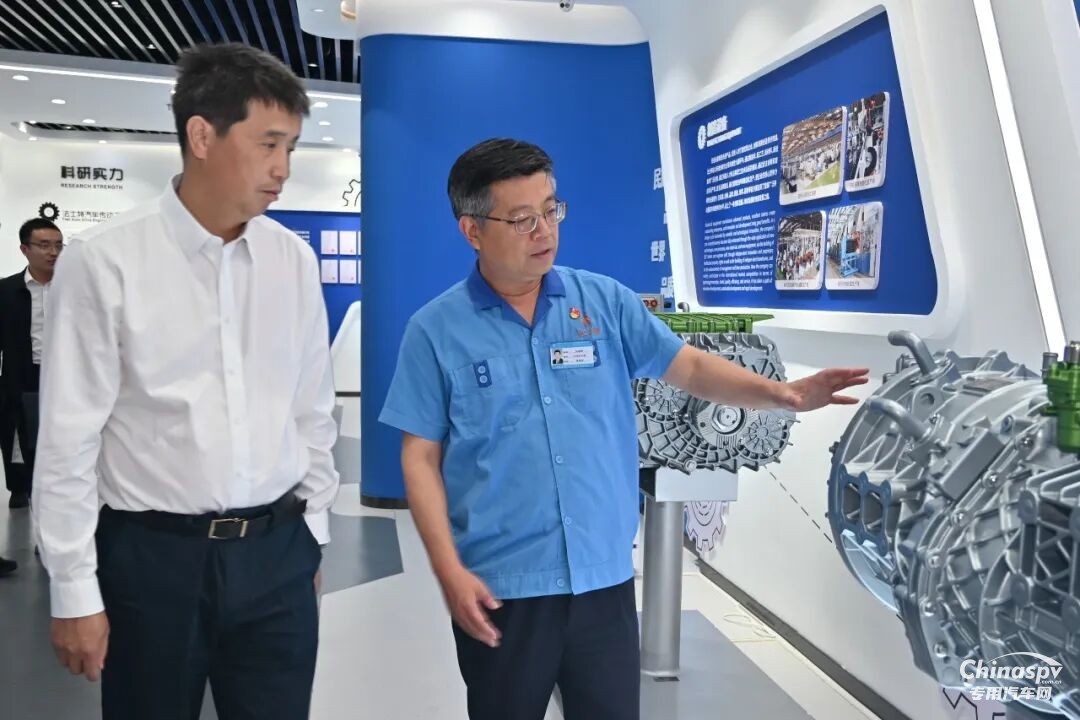 工信部副部長(zhǎng)熊繼軍到法士特調(diào)研