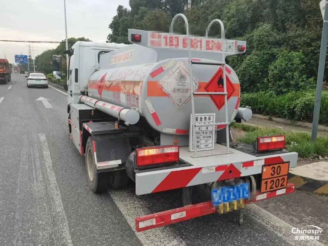 江陰查處一危化品車輛未配備押運員、未提供貨物運單