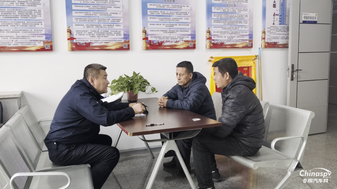 山西查獲一危化品運(yùn)輸車未配備押運(yùn)員