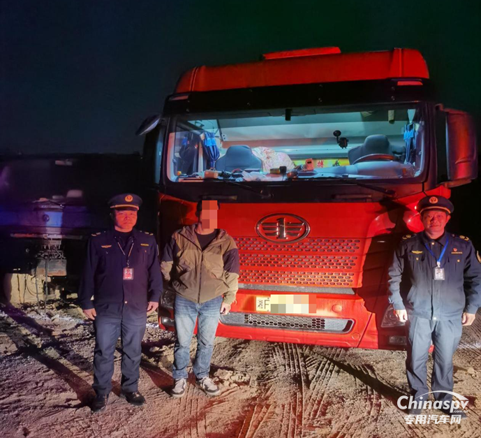 湖南查獲一非法運(yùn)輸煙花爆竹貨車面臨罰款+拘留