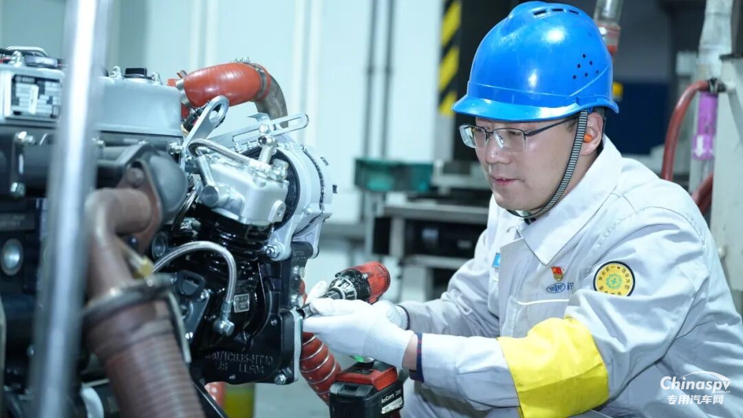 解放動(dòng)力謝子奇:一線淬初心 雙線寫擔(dān)當(dāng)