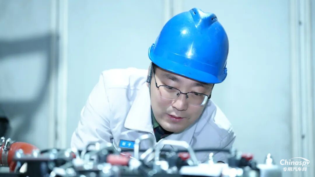 解放動(dòng)力謝子奇:一線淬初心 雙線寫擔(dān)當(dāng)