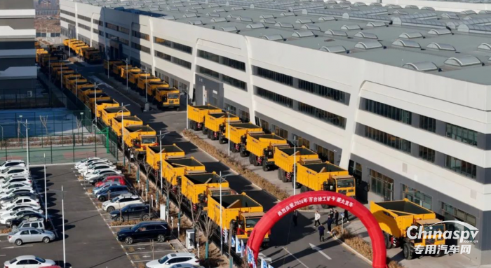 徐工礦卡開門紅 超百臺奔赴大西北