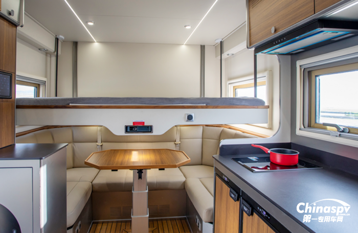 宇通房車與奔馳卡車戰(zhàn)略簽約，向世界展示中國房車新力量