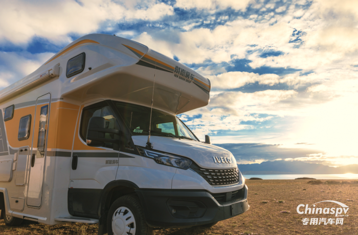逛龍年首場(chǎng)房車展，選品質(zhì)高端進(jìn)口依維柯底盤房車