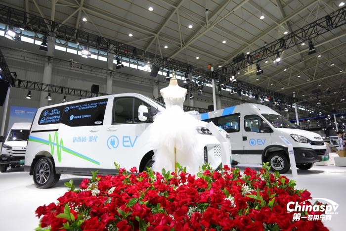 頭號VAN+ E觸即發(fā)！聚星EV于中國（武漢）國際商用車展震撼上市，售價(jià)17.88萬元起