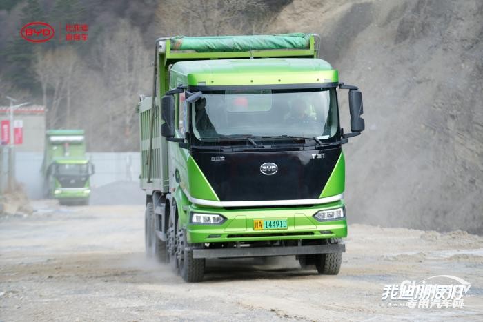 攜手共建綠色天府 超300臺比亞迪純電動專用車投運四川路橋