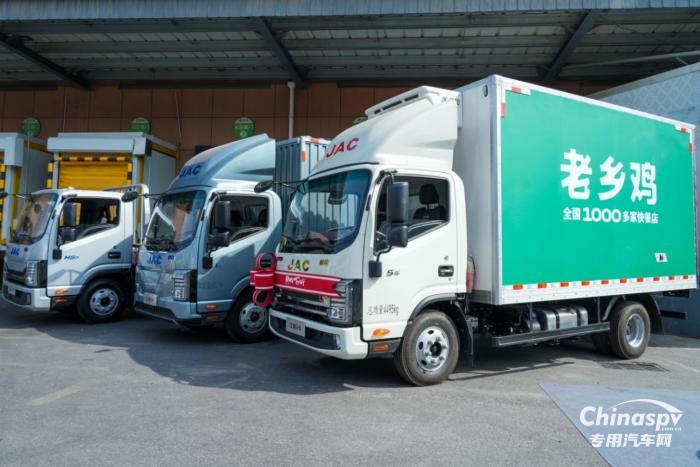 安徽合肥蘇師傅：老鄉(xiāng)雞走向全國，江淮1卡全程護(hù)航，守護(hù)干凈、新鮮、衛(wèi)生