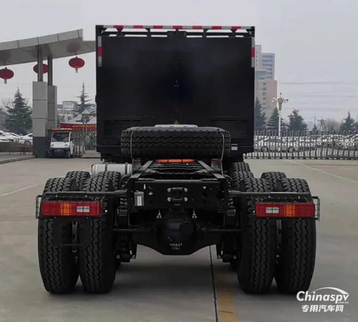 專為重載工況研發(fā) 大運(yùn)超570馬力換電自卸車亮相